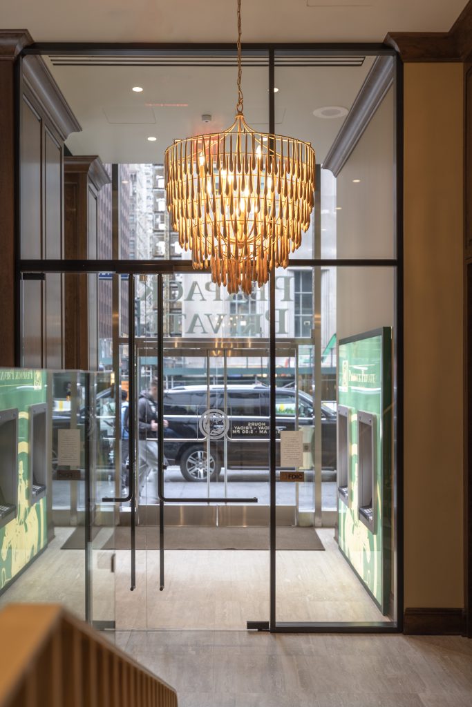 The ENDURE Series can support glass walls over 10 feet tall. 