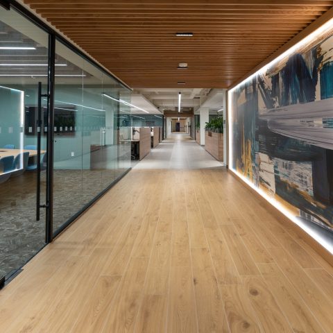 Incorporating Glass Wall Interiors in Hybrid Workspaces